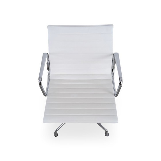 Image 1 of Sedia originale Vitra Charles & Ray Eames EA 108, in pelle, bianco/crema
