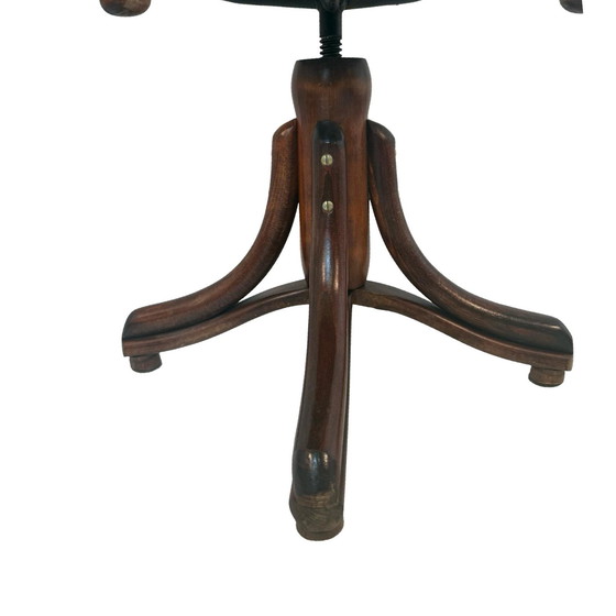 Image 1 of Thonet (Attr.) - Kapitänsstuhl aus gebogenem Holz - auf schwenkbarem Fuß montiert