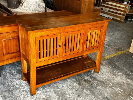 Credenza in legno di frassino realizzata da Jean Touret e dagli artigiani di Lozère, 1957.