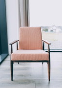 Vintage fauteuil saumon rose ribfluweel mid century modern design 1970