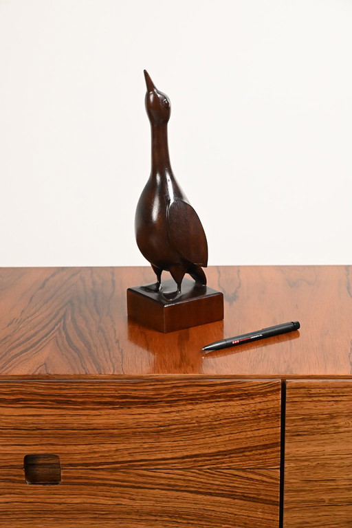 Houten sculptuur van vogel