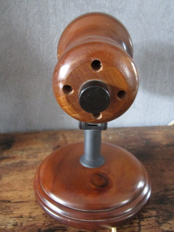 Image 1 of Foco de madera antiguo con borde "dorado".