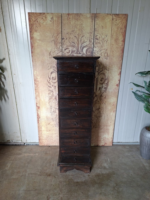 Koloniaal teakhouten ladenkast, apothekerskast, archiefkast afm. 42x47cm en 136cm hoog.