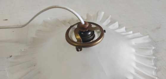 Image 1 of Lampenkap van geplooid glas - midden 20e eeuw