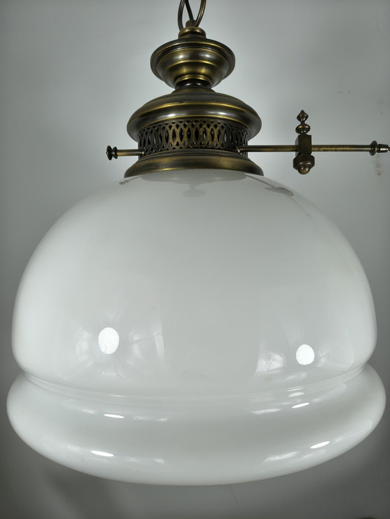 Image 1 of Grote klassieke Vintage hanglamp – 3-lichts opaalglas, open onderkant, patina