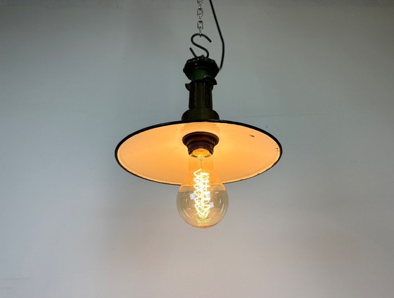 Image 1 of Lampada a sospensione industriale in smalto blu con parte superiore in alluminio pressofuso, anni '60