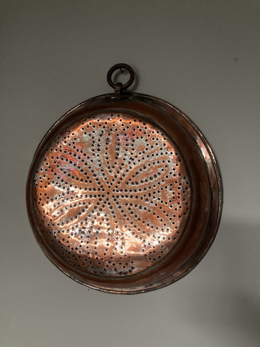 Oude koperen Vergiet zeef