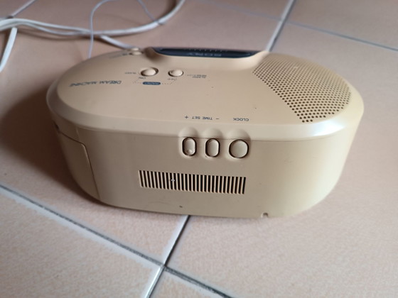 Sony vintage 80s alarm clock radio, Plastic, Beige (photo 3 of 6)