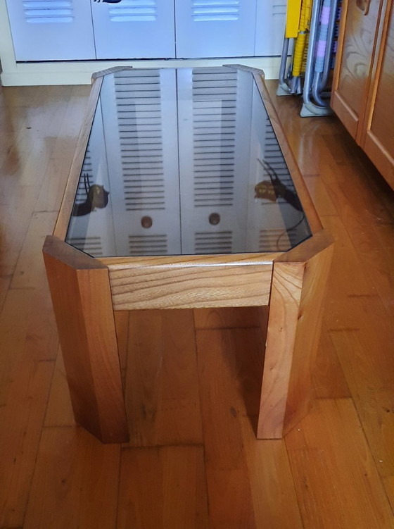 Image 1 of Vintage salontafel van massief licht iepenhout en rookglas, jaren 70/80.