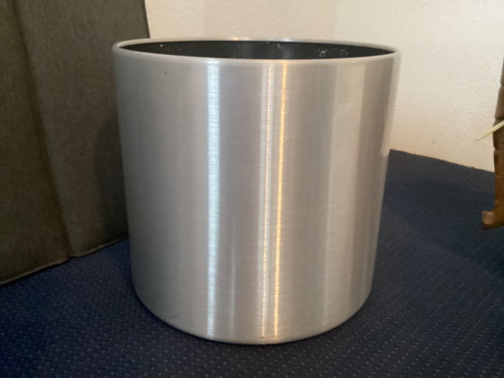 Image 1 of Maceta de acero inoxidable cepillado con ruedas ocultas