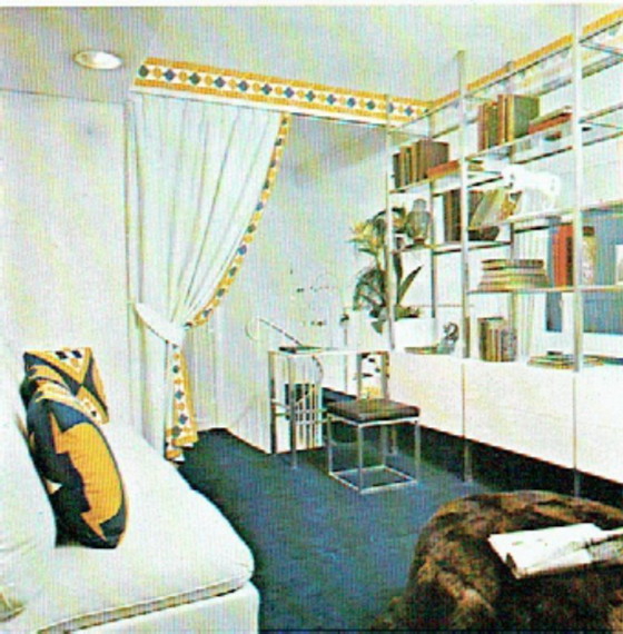 Image 1 of Jansen House. Mobile per dischi in vinile con vetro fumé. Anni '70.