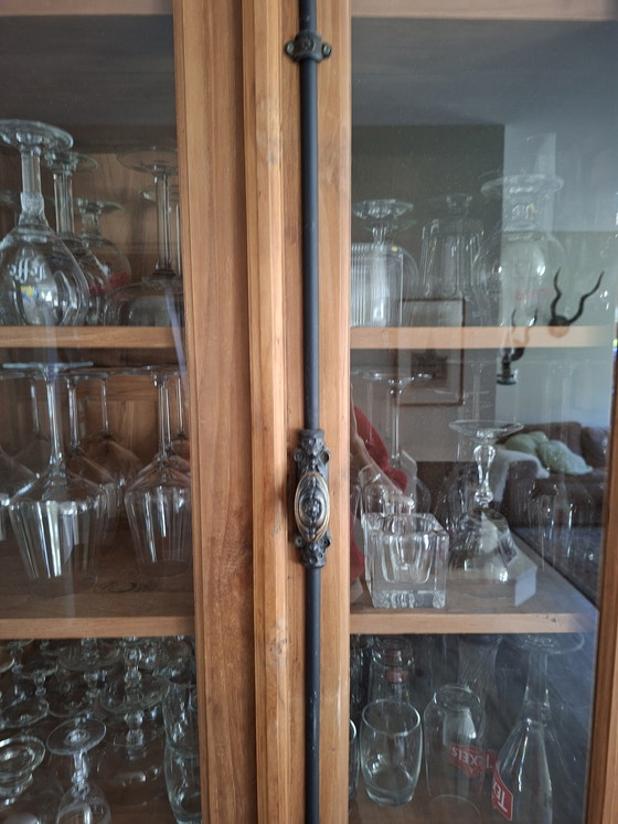 Image 1 of Buffetkast met vitrine deuren