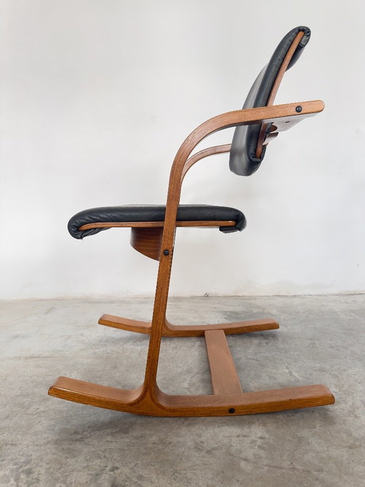 Sedia ergonomica Stokke Actulum di Peter Opsvik, Norvegia, 1979 – stoelen fauteuils, Leather, Wood (photo 2 of 8)