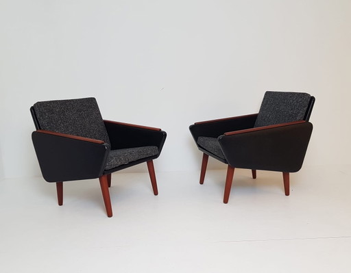 2 Vintage Danish Faux Leather Armchairs, Newly Upholstered Cushions – fauteuils, Skai, Wood (photo 2 of 15)