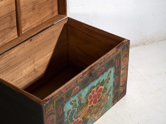 Baule cinese antico dipinto in legno di pino – Cina, circa 1900 – Armadi contenitori (photo 29 of 40)
