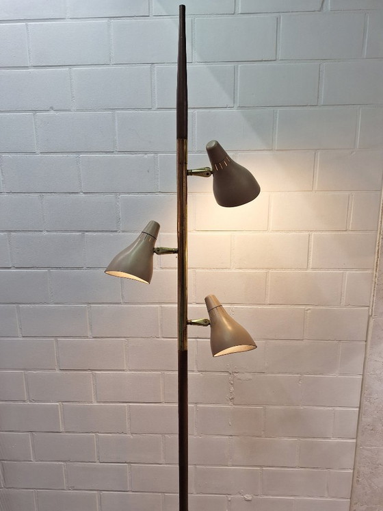 Image 1 of Lampadaire Lightolier de Gerald Thurston, style milieu du XXe siècle.