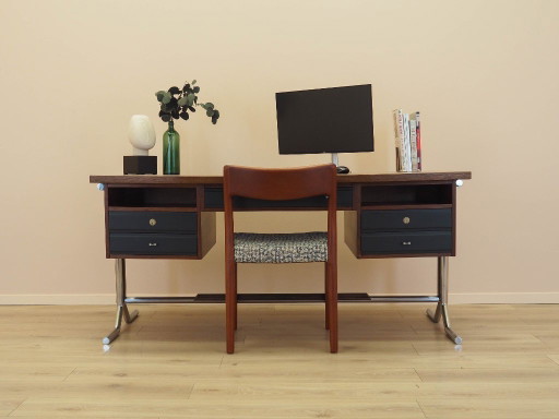 Scrivania in noce, design italiano, anni '70, realizzata in Italia.