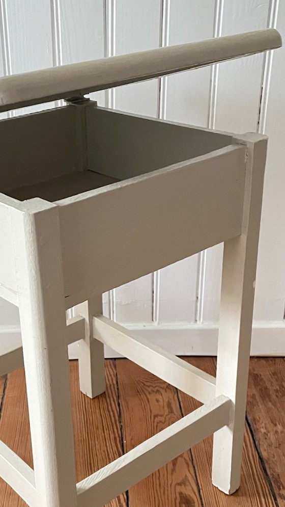 Image 1 of Sgabello vintage in legno verniciato beige