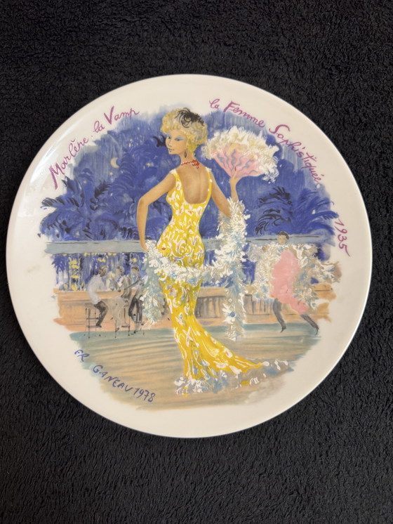 Image 1 of Raro juego completo de platos decorativos de Limoges Les Femmes du Siècle | década de 1970