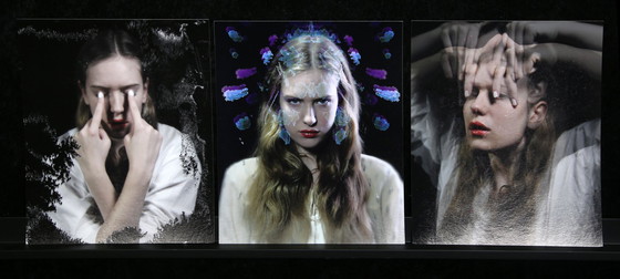 Image 1 of Caja de objetos firmada «Visión del color – Martin Eder – El método hipnótico de inducción espectral binocular»