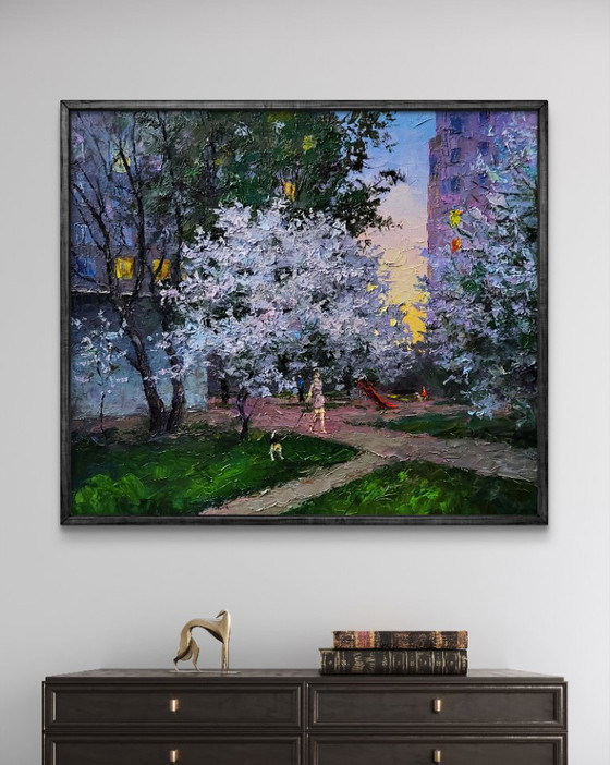 Original Oil Painting Spring City Motif Evening Courtyard in the City – Paintings & Drawings, Canvas (photo 3 of 8)