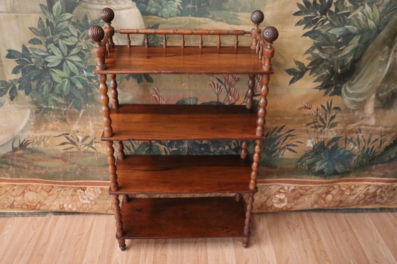 Image 1 of Altes Regal auf gedrechselten Holzbeinen