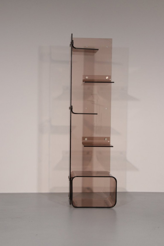 Image 1 of Iconische Michel Dumas boekenkast van plexiglas – Frans design uit de jaren 70, geïnspireerd op het ruimtetijdperk.