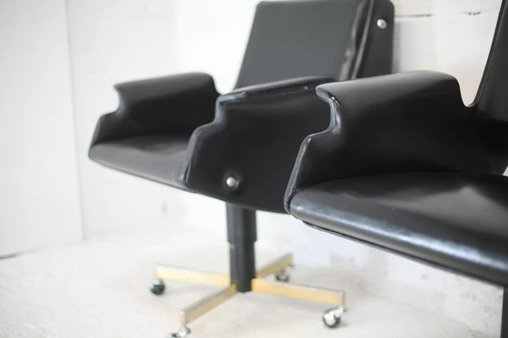 Image 1 of 2 poltrone girevoli, similpelle e acciaio, Italia, circa 1960