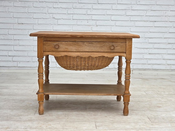 Anni '70, Tavolino scandinavo con cassetti, legno massello di rovere, rattan. – Tavolini (photo 12 of 21)