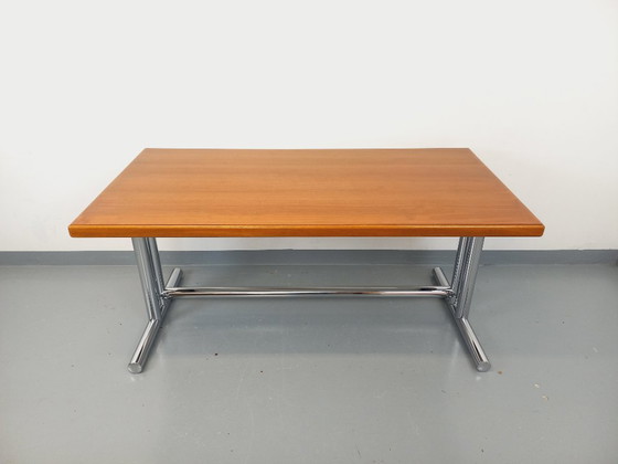 Image 1 of Scrivania vintage in legno di noce e metallo cromato degli anni '70
