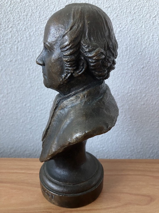 Image 1 of Busto de bronce del reverendo Dirk van der Hoff 1814-1881. por Coert L. Steijnberg