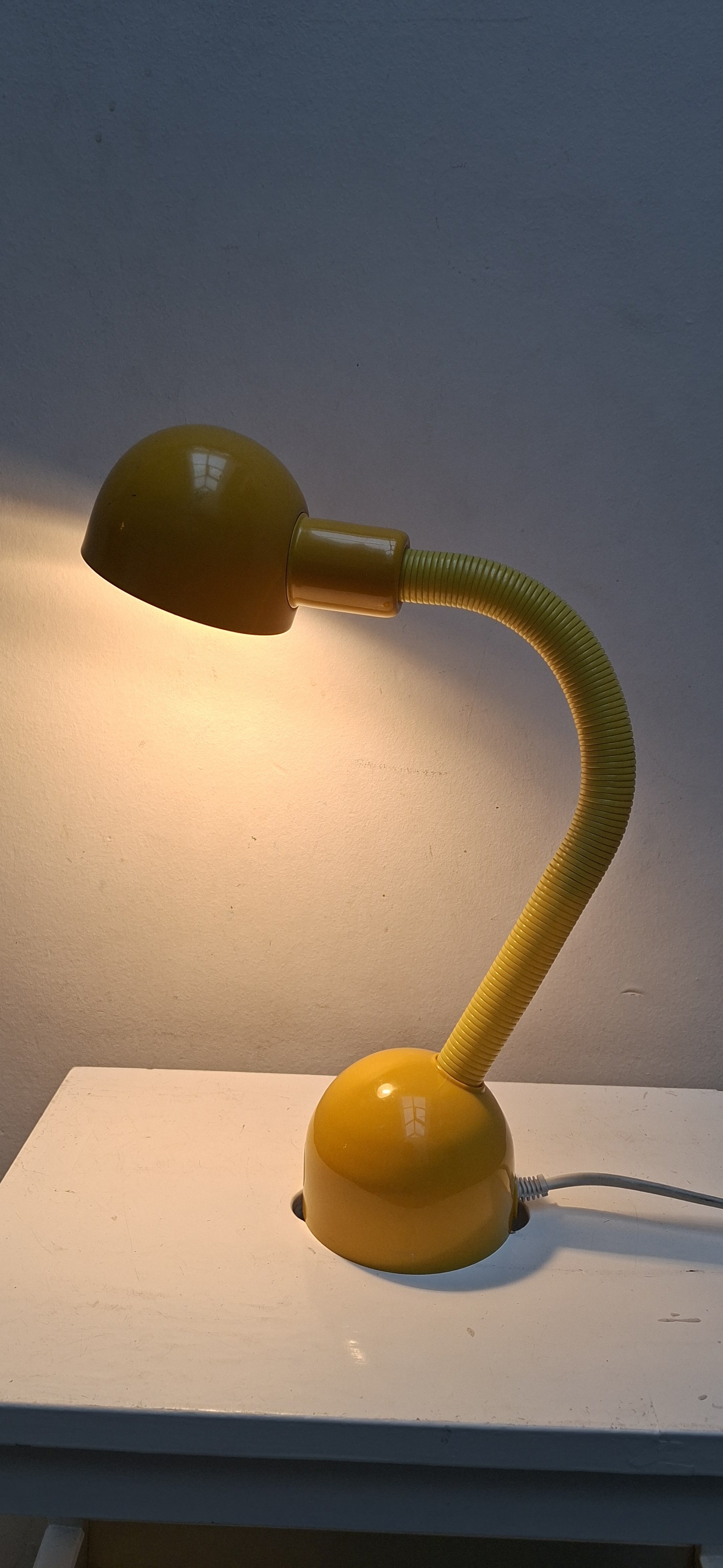 Vintage bureaulamp - Eyeball - Geel - Space age | €35 | Whoppah