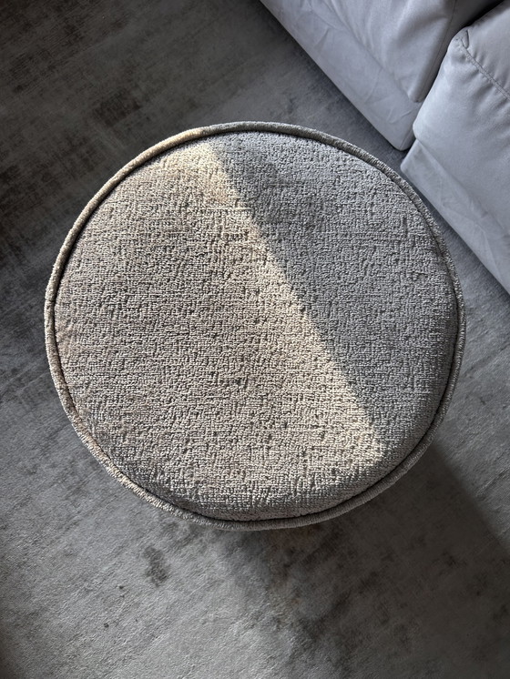 Image 1 of Handgefertigter neuer Pouf - Couchtisch