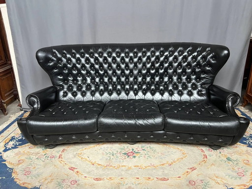 Chesterfield sofa. Leather. – 3 5 zitsbanken (photo 2 of 7)
