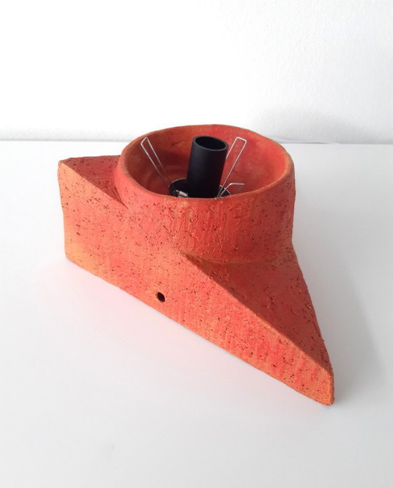Image 1 of Keramieken vintage wandlamp met glazen bol, chamotte klei, brutalist wandlamp, oranje aardewerken mcm lamp
