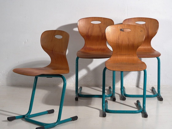 Vintage turquoise blue school chairs (c.1950). Set of 4 chairs – Dining chairs, Iron (photo 2 of 16)