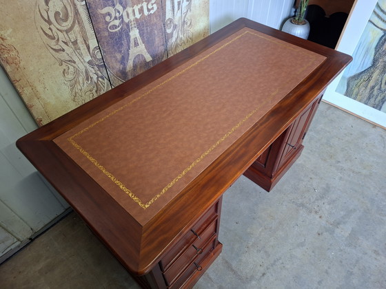 Image 1 of classic desk, writing table, desk, with leather inlay, dimensions: 140x70cm and 79cm high.