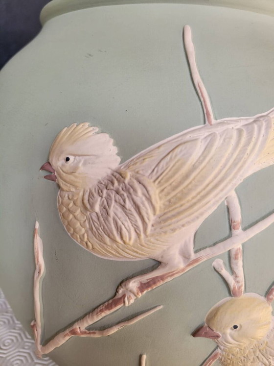 Matte green table lamp with embossed birds – Ceramic, Brass (photo 3 of 5)