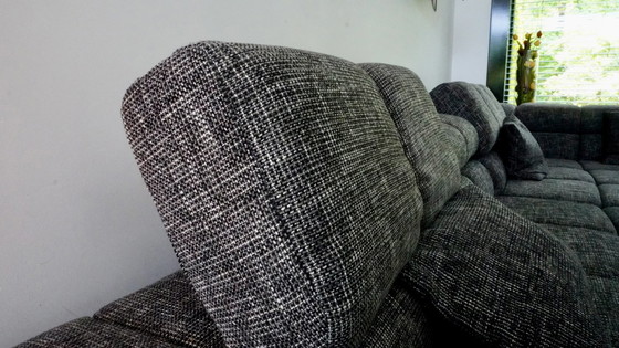 Image 1 of Moderne Grijze Hoekbank met Hocker - Comfortabel en Stijlvol