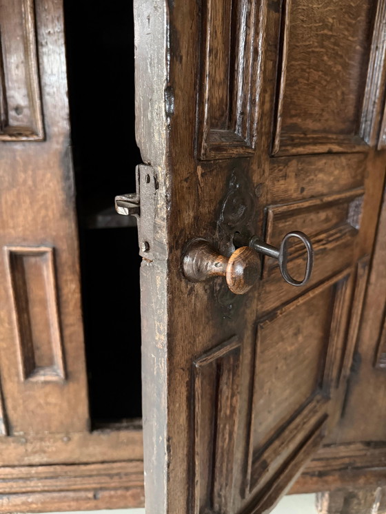 Image 1 of Antiek spaans dressoir