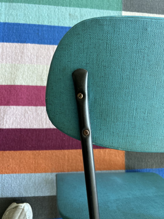 Image 1 of 2 sedie da pranzo vintage, eleganti gambe affusolate, rivestimento in similpelle turchese