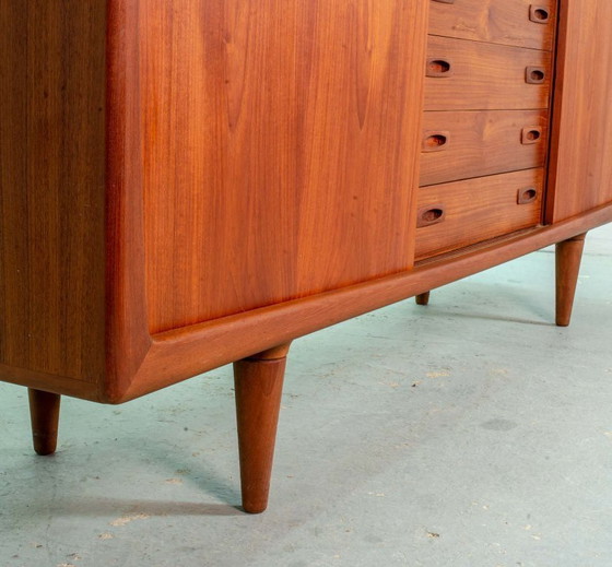 Image 1 of Großes HP Hansen skandinavisches Design Highboard/Sideboard aus massivem Teakholz. Dänemark, 1960er Jahre.