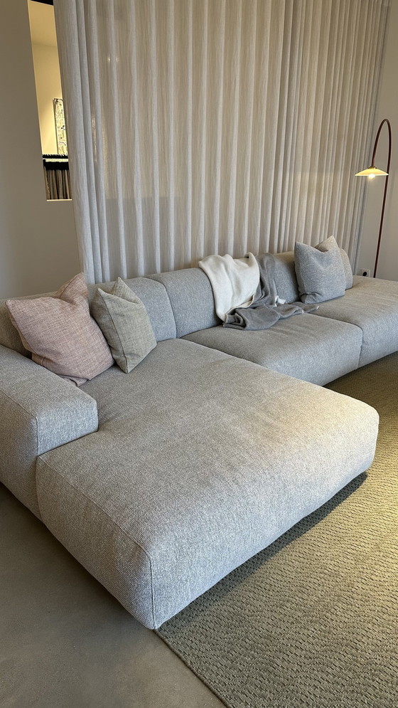 Image 1 of Seduta sulla nuvola