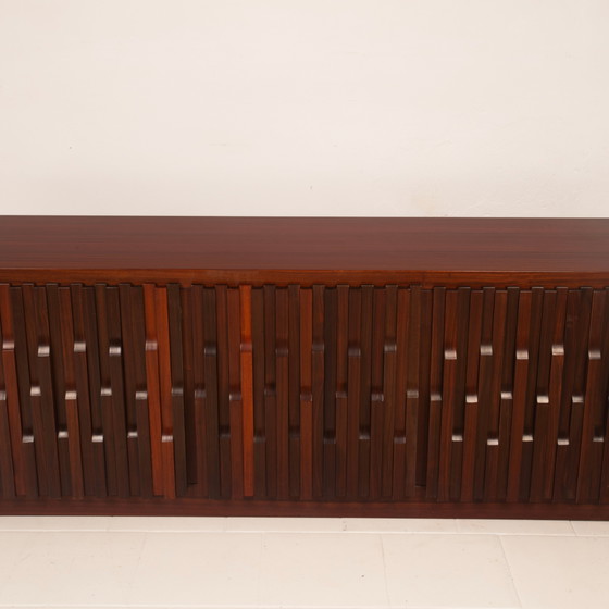 Luciano Frigerio Brutalist Padouk Hout Gaetano Dressoir voor Frigerio di Desio – Brass (photo 13 of 24)