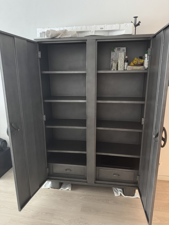 Image 1 of Mobiletto industriale in metallo – Pezzo di design – Originariamente 2500e