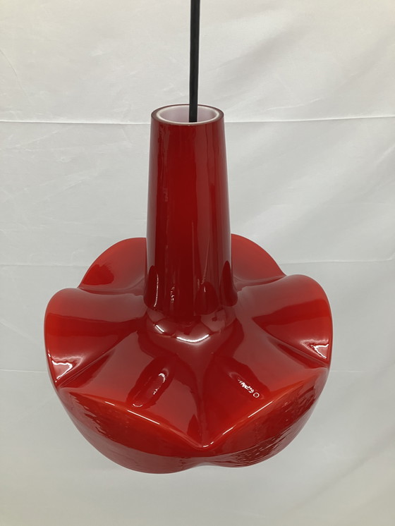 Image 1 of Lampada a sospensione vintage in vetro opalino rosso di Peill & Putzler anni '60