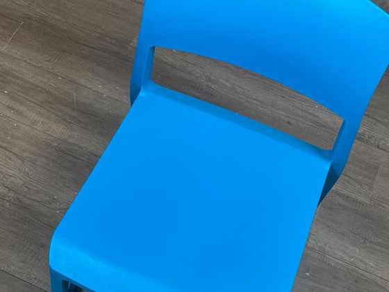 Vitra Tip Ton – Blue plastic | Barber & Osgerby – Dining chairs (photo 15 of 16)