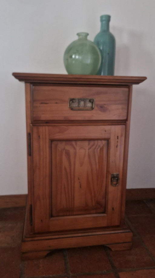 Mobiletto rustico in legno massello, comodino alto, mobiletto da ingresso