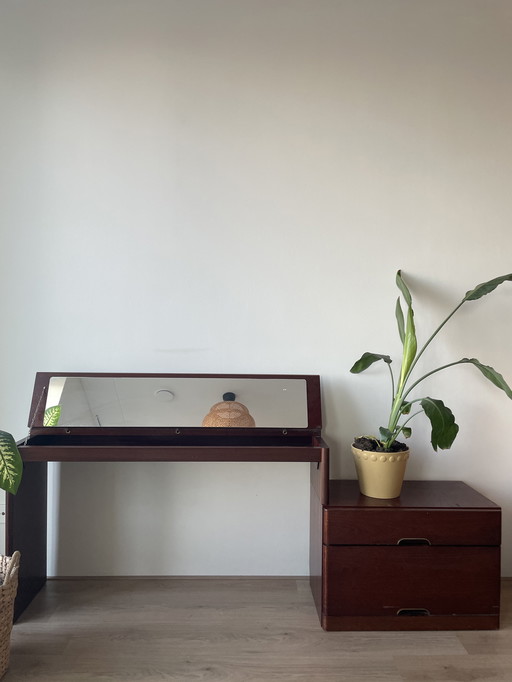 Bureau uit het midden van de vorige eeuw