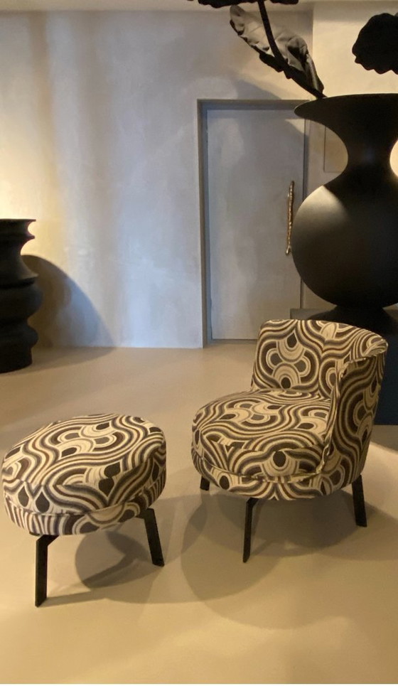 Image 1 of Lounge with bold print, with ottoman